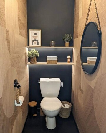 Bathroom in 2.5 BHK Builder Floor at Krishna Nagar – for Rent