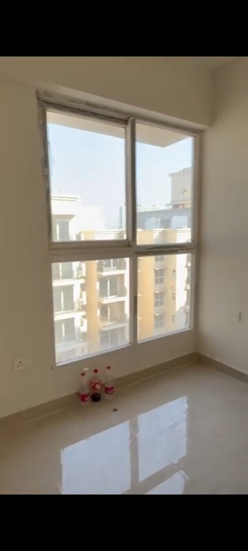 Room in 2 BHK Apartment at Signature Global Proxima Phase 2, Sector 89 – for Rent