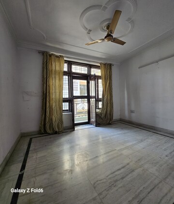 Room in 3 BHK Builder Floor at Chattarpur – for Rent