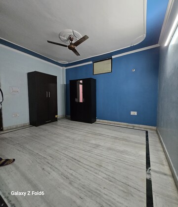 Room in 3 BHK Builder Floor at Chattarpur – for Rent
