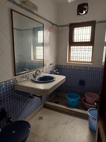 Bathroom in 3.5 BHK Villa at DLF City Phase IV, Dlf Phase iv – for Rent