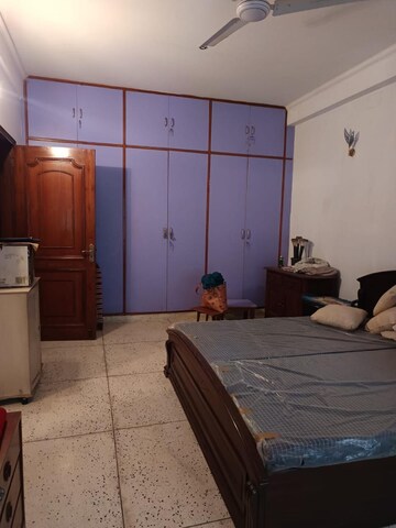 Master Bedroom in 3.5 BHK Villa at DLF City Phase IV, Dlf Phase iv – for Rent
