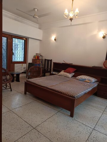 Bedroom in 3.5 BHK Villa at DLF City Phase IV, Dlf Phase iv – for Rent