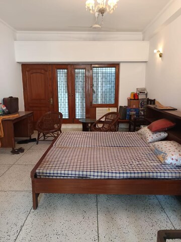 Bedroom in 3.5 BHK Villa at DLF City Phase IV, Dlf Phase iv – for Rent
