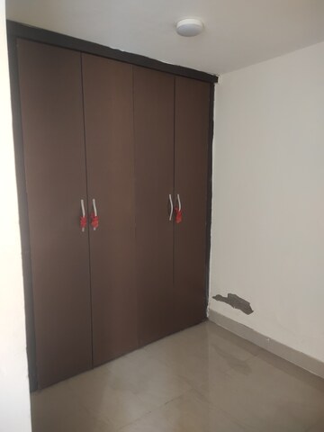 Furnished Amenities in 3.5 BHK Apartment at Assotech Windsor Court, Sector 78 – for Rent