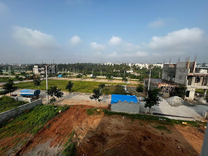 Plot For Sale in Dodda Aalada Mara Road