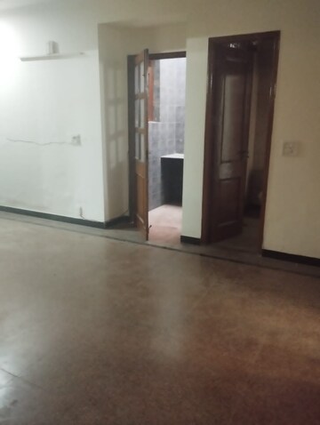 Room in 2 BHK Builder Floor at Ansal Plaza Sector-23, Sector 23 – for Rent