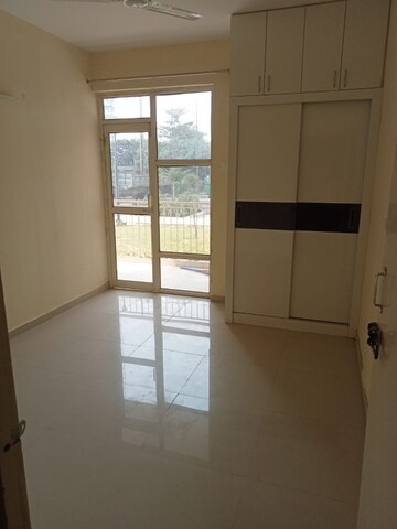 Room in 2 BHK Apartment at Pyramid Elite, Sector 86 – for Rent