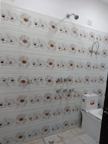 Attached Bathroom in 1 BHK Builder Floor at Lajpat Nagar – for Rent