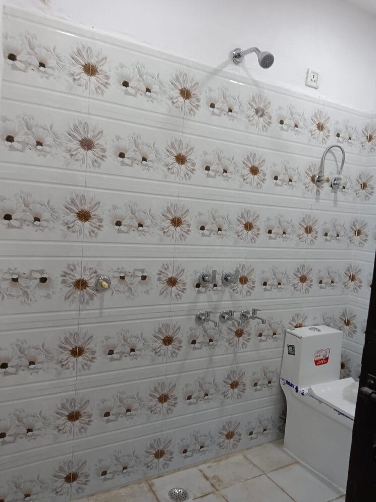 Attached Bathroom, lajpat nagar 1 Bedroom 459 Sq.Ft. Builder Floor In Lajpat Nagar Delhi 7898645