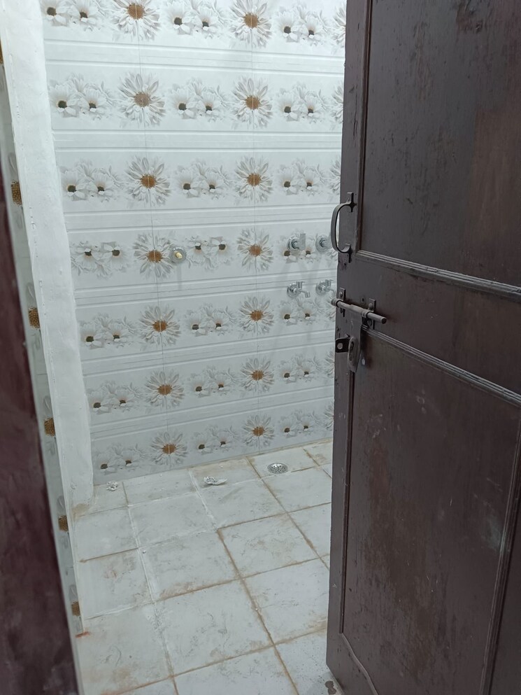 Bathroom, lajpat nagar 1 Bedroom 459 Sq.Ft. Builder Floor In Lajpat Nagar Delhi 7898645