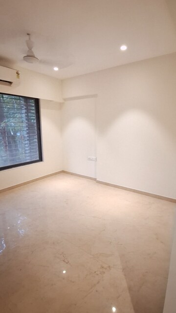 Room in 2 BHK Apartment at Andheri West – for Sale