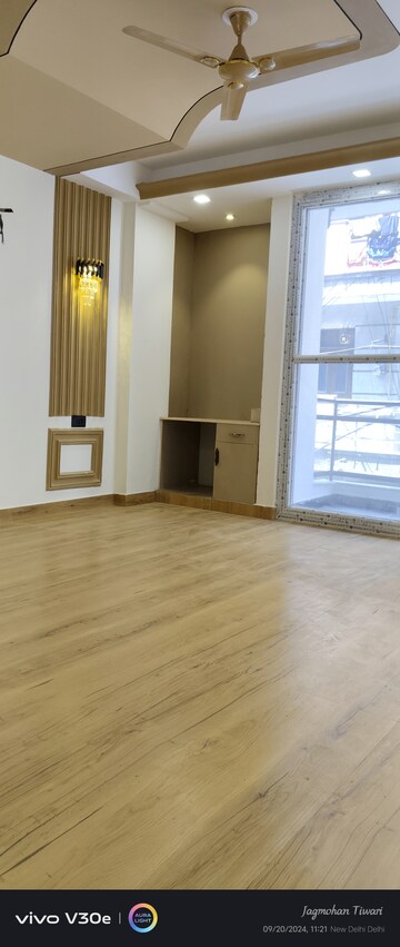 Room in 3 BHK Builder Floor at Chattarpur – for Sale