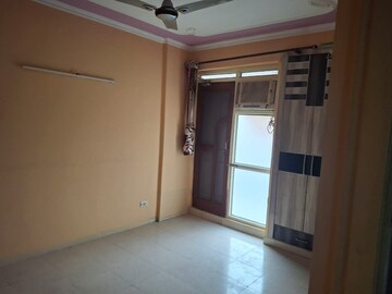 Room in 3 BHK Apartment at Tulip White, Sector 69 – for Rent