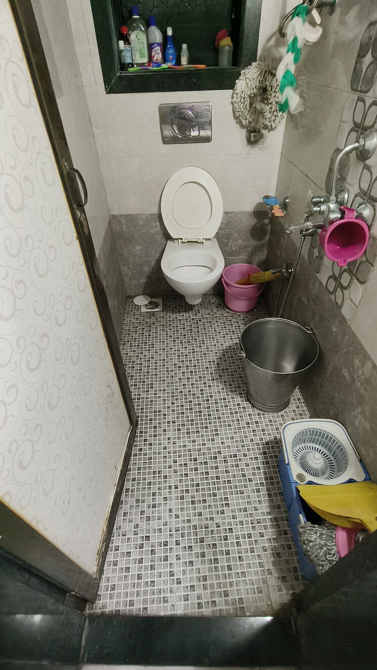 Bathroom, pragati-chs-kalwa 1 Bedroom 625 Sq.Ft. Apartment In Kalwa Thane 7898901