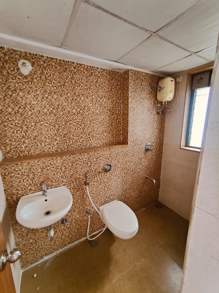 Bathroom, lodha-palava-city 1.5 Bedroom 680 Sq.Ft. Apartment In Dombivli East Thane 7898930