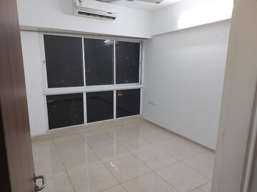 2 BHK Apartment For Rent in L&T Crescent Bay T2, Parel