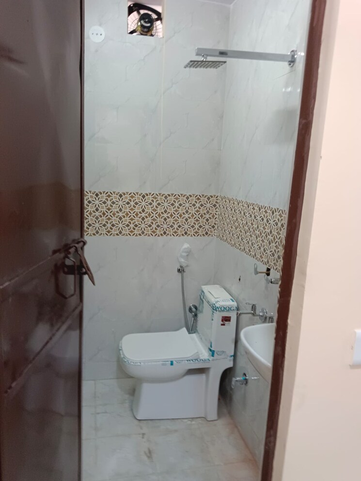 Bathroom, lajpat nagar 1 Bedroom 561 Sq.Ft. Builder Floor In Lajpat Nagar Delhi 7898941