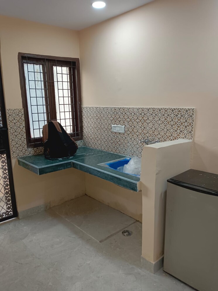 Kitchen, lajpat nagar 1 Bedroom 561 Sq.Ft. Builder Floor In Lajpat Nagar Delhi 7898941