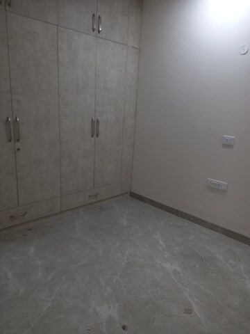 Room in 3 BHK Builder Floor at Sector 40 – for Rent