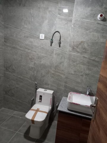 Furnished Amenities in 3 BHK Builder Floor at Sector 40 – for Rent