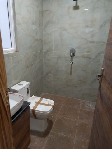 Bathroom in 3 BHK Builder Floor at Sector 40 – for Rent