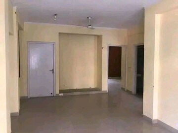 Room in 3 BHK Apartment at DLF Park Place, Sector 54 – for Sale