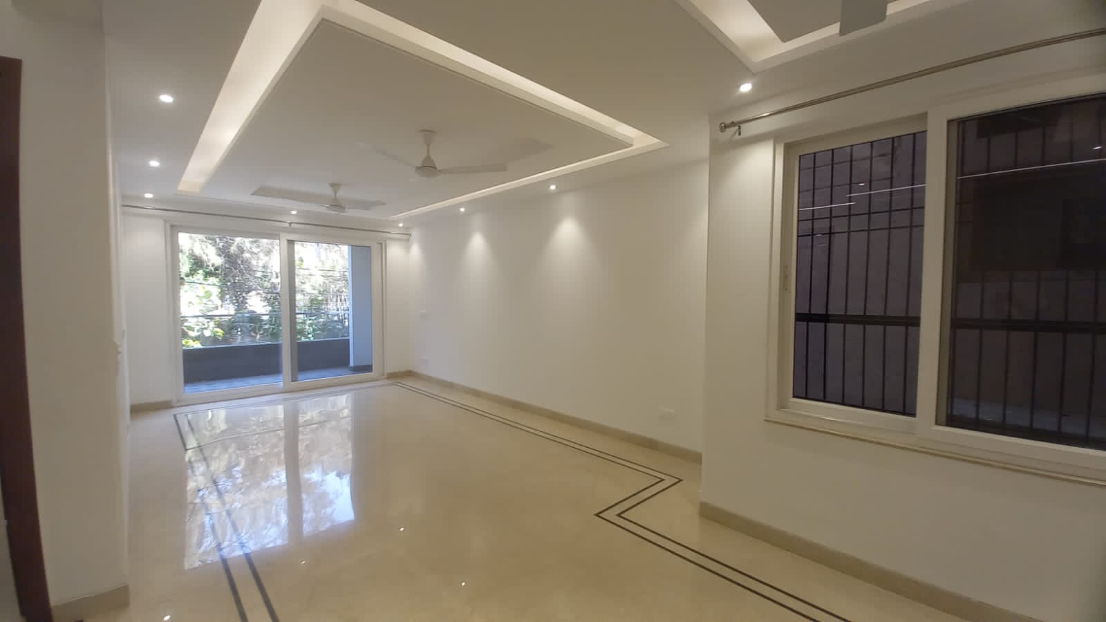 3 BHK + Servant Room Apartment For Sale in DLF Park Place