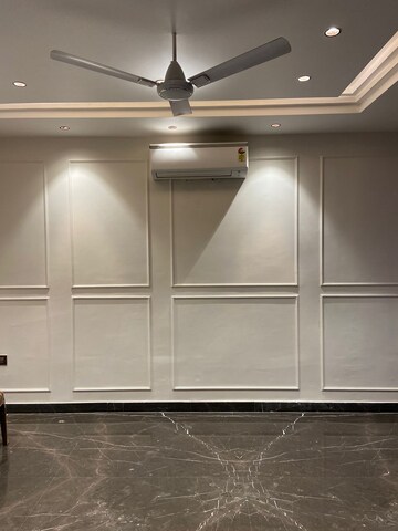 Master Bedroom in 3 BHK Apartment at DLF Park Place, Sector 54 – for Sale