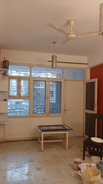 Furnished Amenities in 2 BHK Apartment at Overseas Apartment, Sector 62 – for Rent