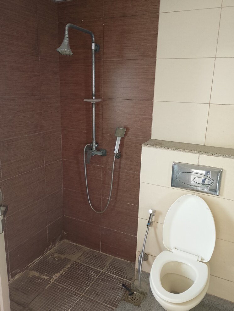 Bathroom, paras-dews 2 Bedroom 1385 Sq.Ft. Apartment In Sector 106 Gurgaon 7899051