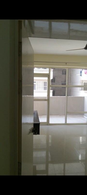 Room in 2 BHK Apartment at Pyramid Heights, Sector 85 – for Rent