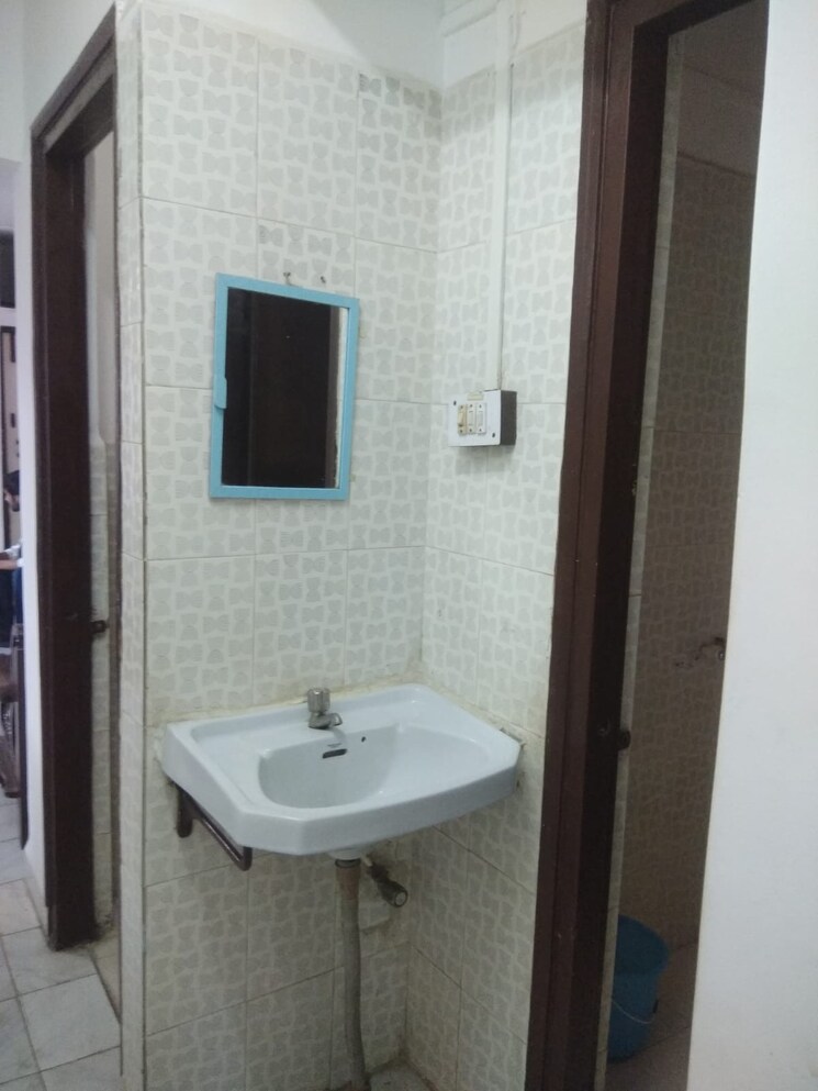 Bathroom, rahul-chs-koregaon-park 1 Bedroom 500 Sq.Ft. Apartment In Koregaon Park Pune 7899050