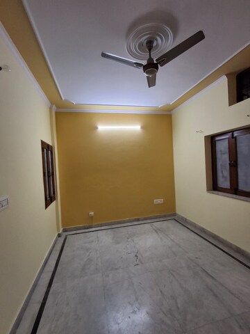 Room in 2 BHK Builder Floor at Palam Vihar – for Rent