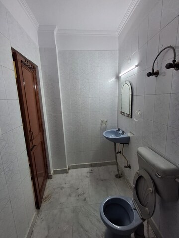 Bathroom in 2 BHK Builder Floor at Palam Vihar – for Rent