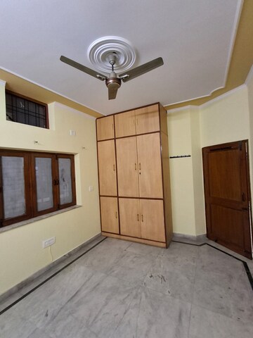 Room in 2 BHK Builder Floor at Palam Vihar – for Rent