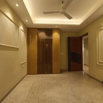 Bedroom in 4 BHK Builder Floor at BPTP Amstoria Country Floor, Sector 102 – for Sale