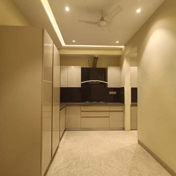 Kitchen in 4 BHK Builder Floor at BPTP Amstoria Country Floor, Sector 102 – for Sale
