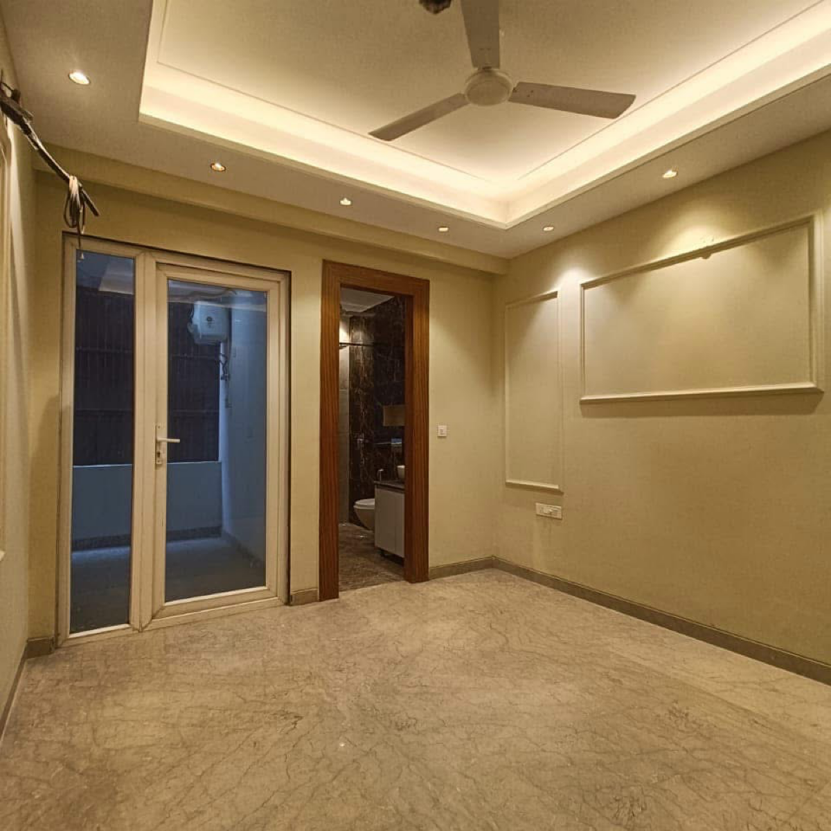 4 BHK + Servant Room,Extra Room Builder Floor For Sale in BPTP Amstoria Country Floor