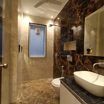 Bathroom in 4 BHK Builder Floor at BPTP Amstoria Country Floor, Sector 102 – for Sale