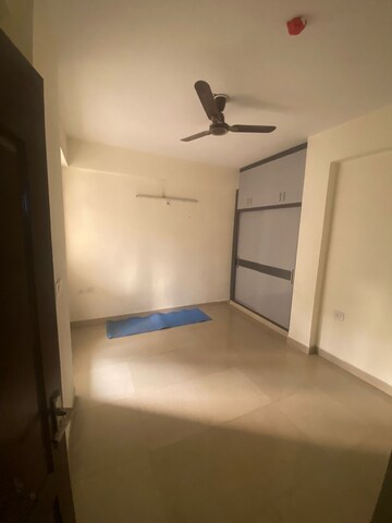 Room in 2 BHK Apartment at Supertech EcoVillage III, Sector 16b Greater Noida – for Rent