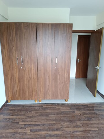 Room in 2 BHK Apartment at Indiabulls Centrum Park, Sector 103 – for Sale