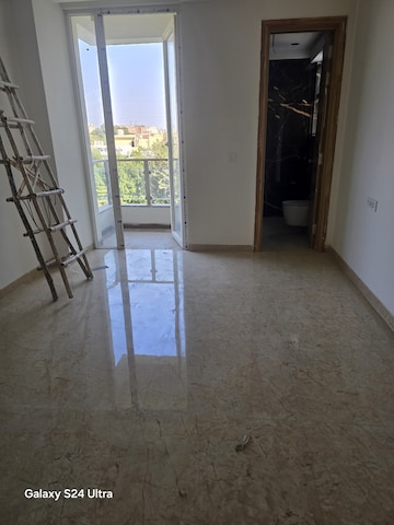 Room in 3 BHK Apartment at Santur Aspira, Sector 3 – for Rent
