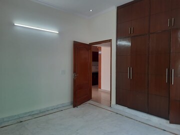 Room in 3 BHK Builder Floor at Ansal Sushant Lok I, Sector 43 – for Rent