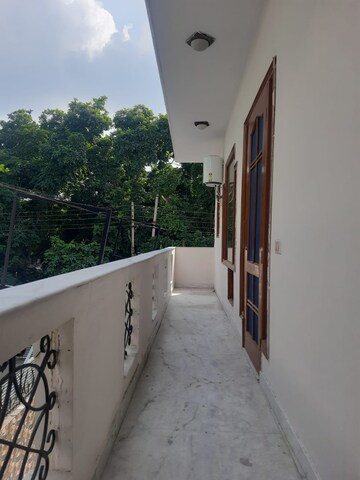 Balcony in 3 BHK Builder Floor at Ansal Sushant Lok I, Sector 43 – for Rent