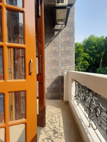 Balcony in 3 BHK Builder Floor at Ansal Sushant Lok I, Sector 43 – for Rent