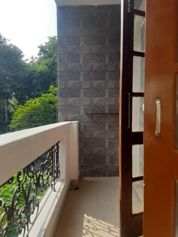 Balcony in 3 BHK Builder Floor at Ansal Sushant Lok I, Sector 43 – for Rent