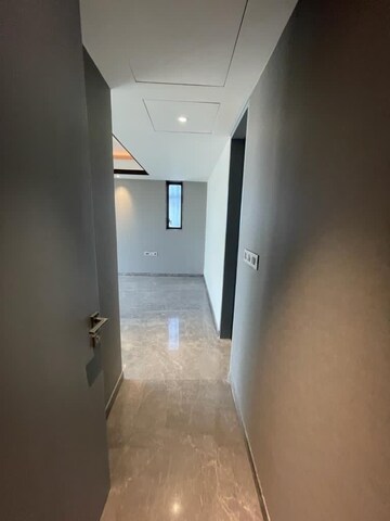 Room in 3 BHK Apartment at Lodha Trump Tower, Worli – for Rent