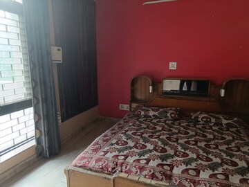 Bedroom in 3 BHK Builder Floor at Sector 23 – for Rent