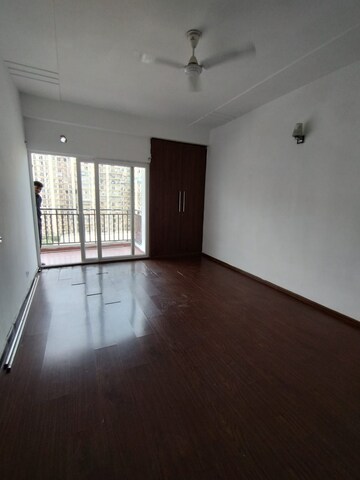 Room in 3 BHK Apartment at Aims Golf City, Sector 75 – for Sale